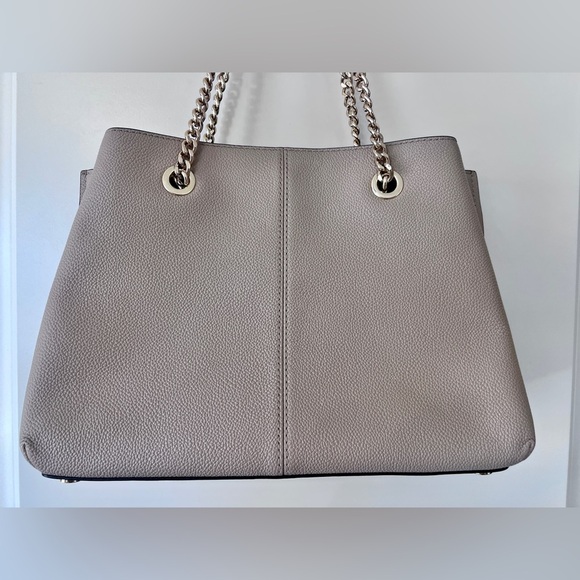 Michael Kors Teagan Beige Pebble Leather Shoulder Bag with Gold Chain Straps - Picture 10 of 13